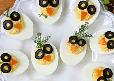 Фаршированные яйца «Злая птичка» с перцем