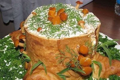 Блинный торт «Пенек с опёнками» с ветчиной