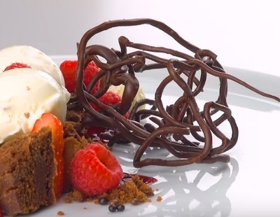 Шоколадная путанка — украшение для десерта